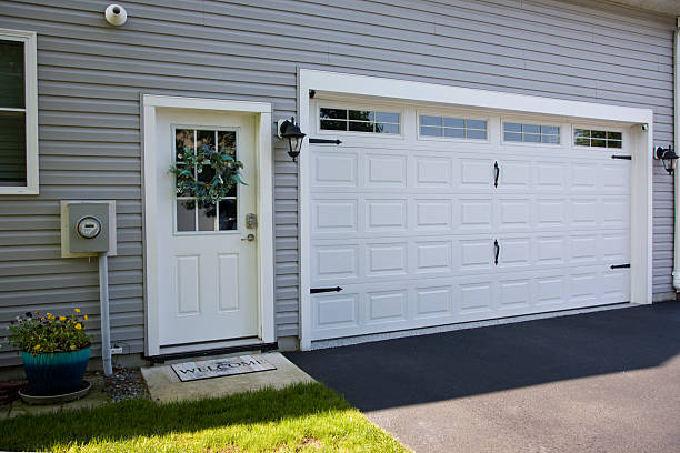 24/7 Emergency Garage Door Panel Replacement experts in Forest Heights, MD